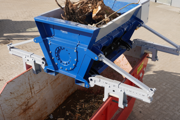 C14 Triturando Madera Vertical C14 Triturando Madera Vertical