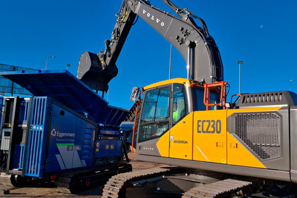 Forus +excavadora Insta Trituradora Eggersmann y excavadora Volvo Ascendum